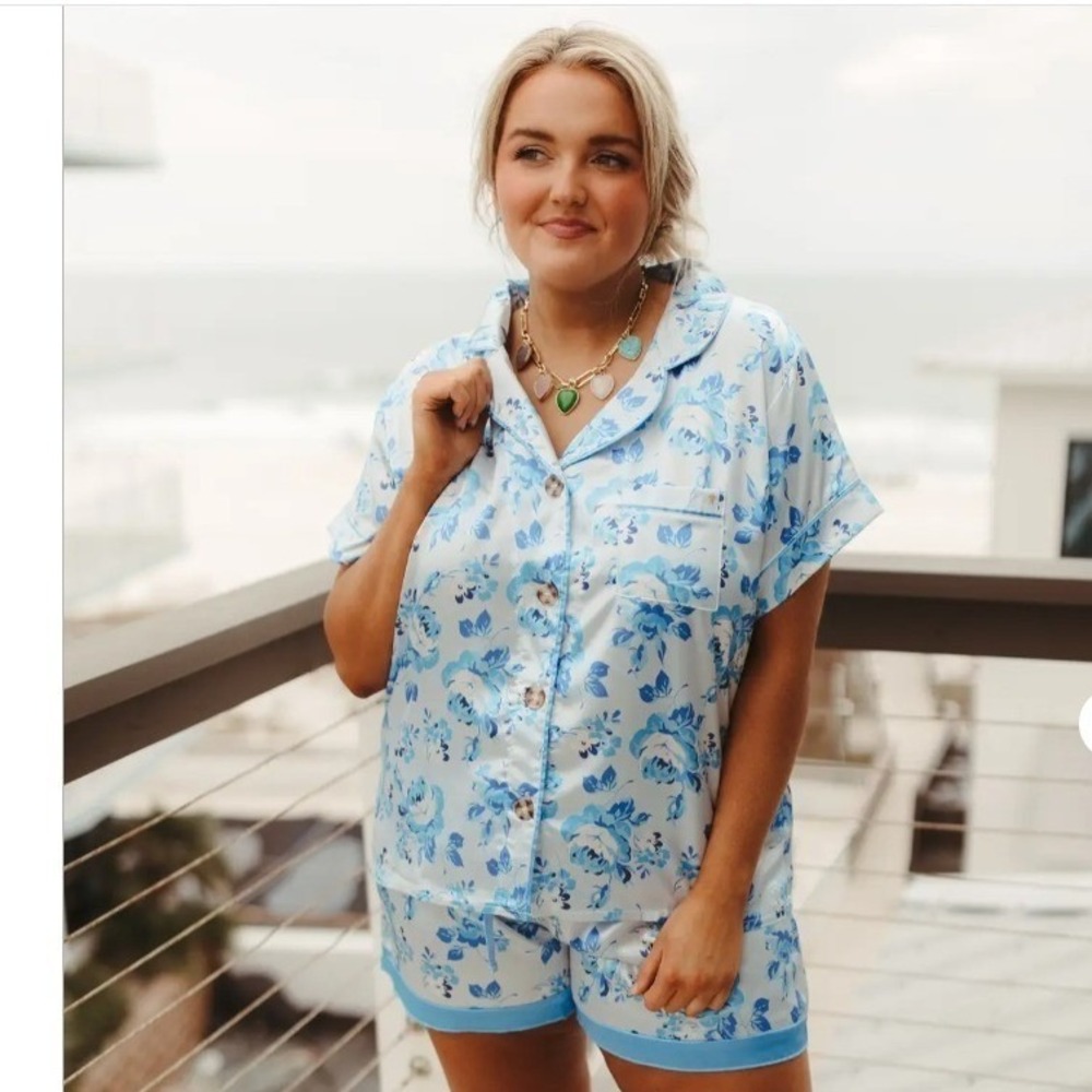 Simply Southern Blue Floral Satin Pajama Set Women's Size L Button Up Top Shorts